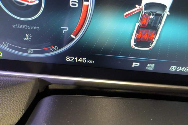 Used Hongqi HS5 2019 2.0T Smart Connect Flagship Edition Odometer Close Up
