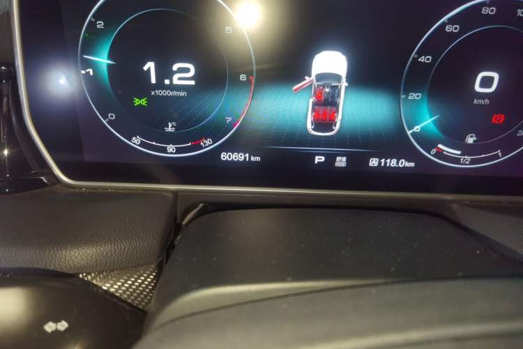 Used Hongqi HS5 2019 2.0T Smart Connect Flagship All-Wheel-Drive Version Odometer Close Up
