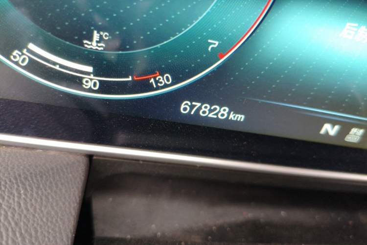 Used Hongqi HS5 2019 2.0T Smart Connect Flagship Edition Odometer Close Up