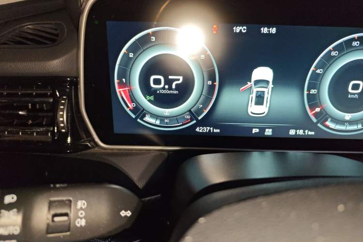 Used Hongqi HS5 2019 2.0T Smart Connect Flagship Edition Odometer Close Up