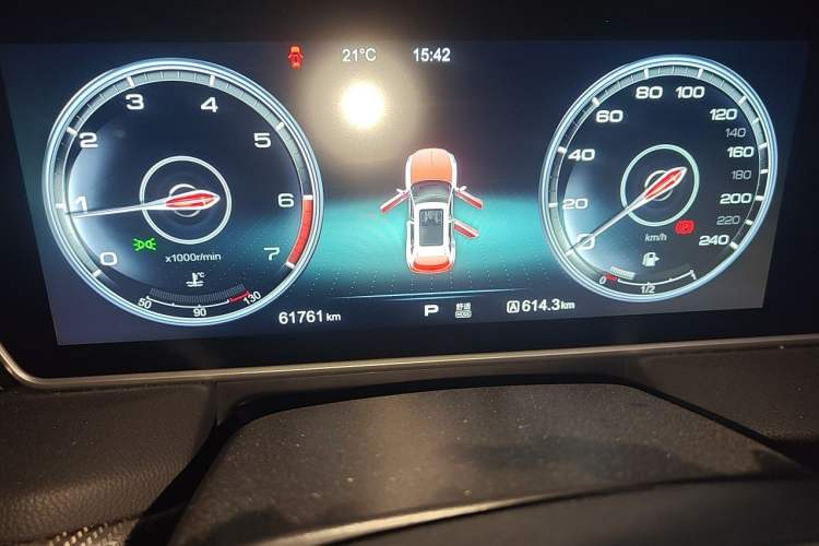 Used Hongqi HS5 2019 2.0T Smart Connect Flagship Edition Odometer Close Up