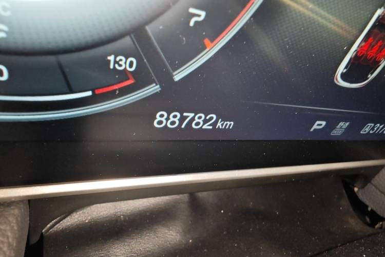 Used Hongqi HS5 2019 2.0T Smart Connect Flagship All-Wheel-Drive Version Odometer Close Up