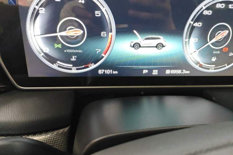 Used Hongqi HS5 2019 2.0T Smart Connect Flagship Edition Odometer Close Up