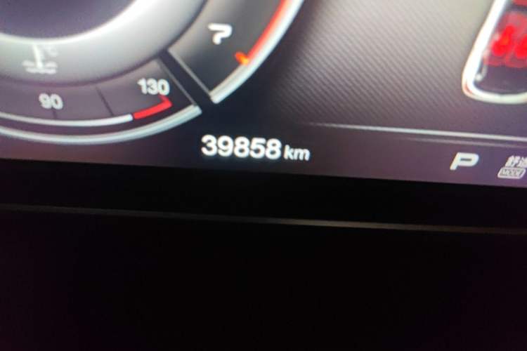Used Hongqi HS5 2019 2.0T Smart Connect Flagship All-Wheel-Drive Version Odometer Close Up