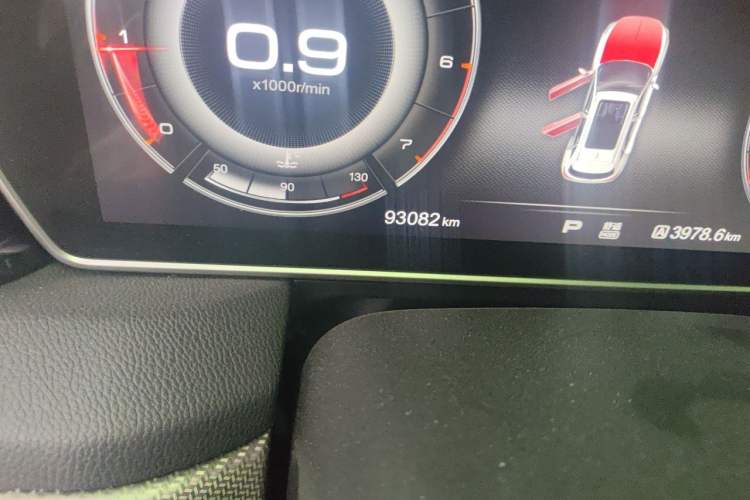 Used Hongqi HS5 2019 2.0T Smart Connect Flagship Edition Odometer Close Up