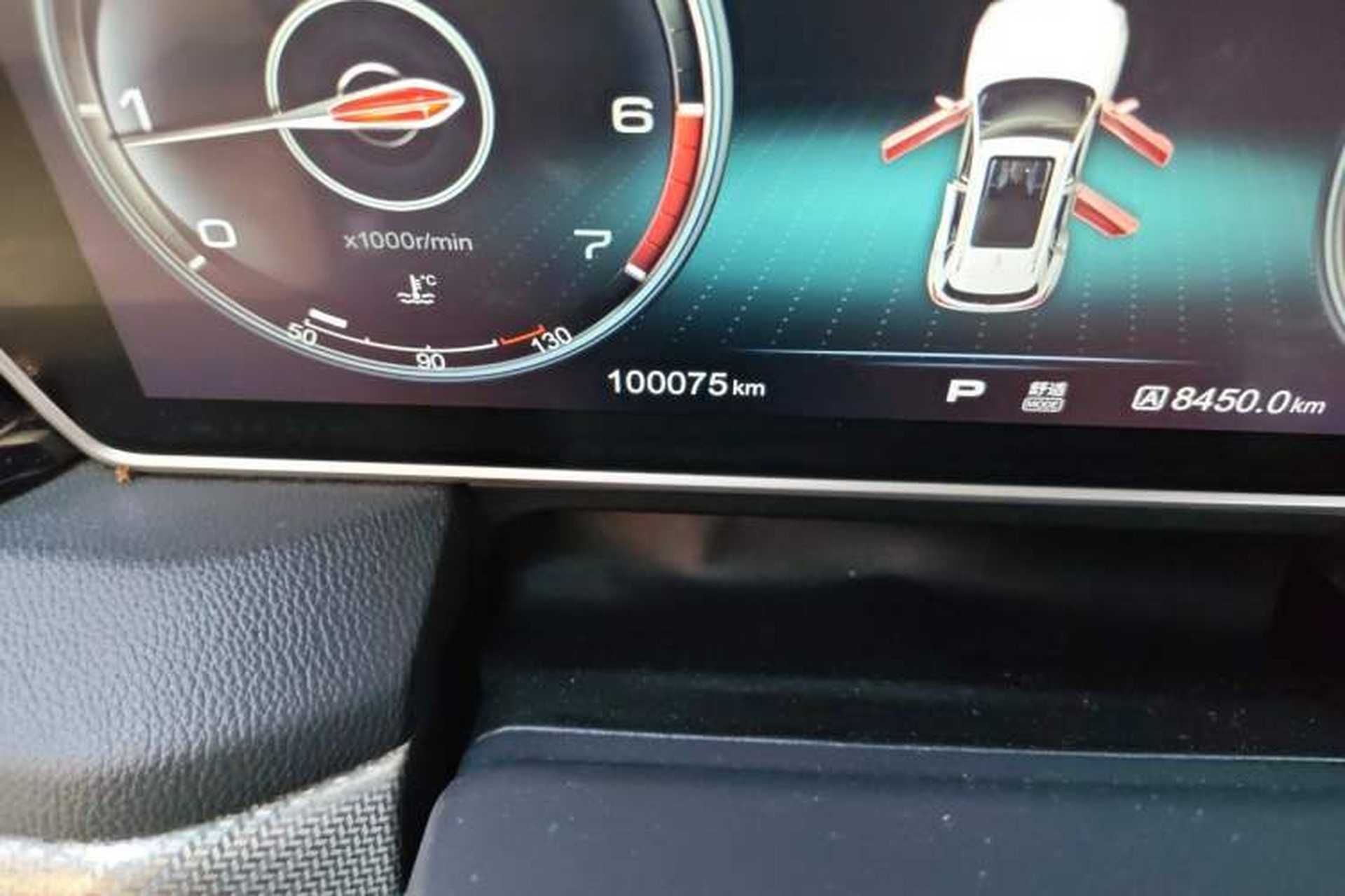 Used Hongqi HS5 2019 2.0T Smart Connect Flagship All-Wheel-Drive Version Odometer Close Up