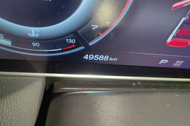 Used Hongqi HS5 2019 2.0T Smart Connect Flagship All-Wheel-Drive Version Odometer Close Up