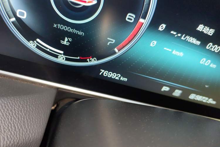 Used Hongqi HS5 2019 2.0T Smart Connect Flagship All-Wheel-Drive Version Odometer Close Up