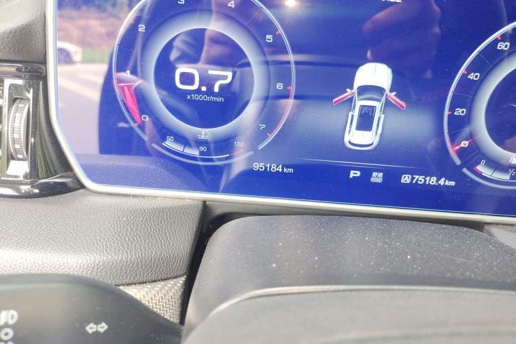 Used Hongqi HS5 2019 2.0T Smart Connect Flagship Edition Odometer Close Up