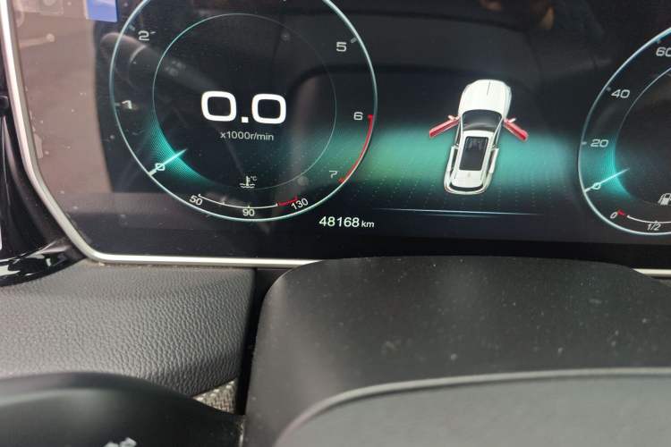 Used Hongqi HS5 2019 2.0T Smart Connect Flagship All-Wheel-Drive Version Odometer Close Up