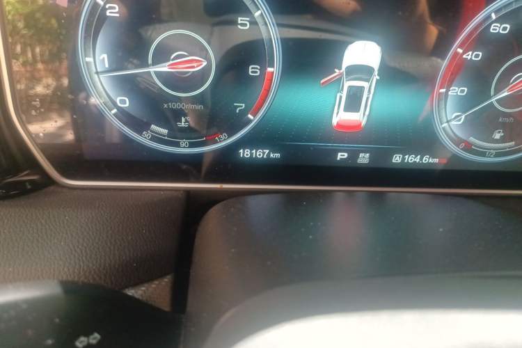 Used Hongqi HS5 2019 2.0T Smart Connect Flagship All-Wheel-Drive Version Odometer Close Up