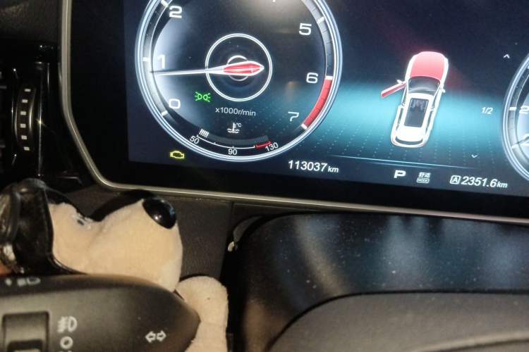 Used Hongqi HS5 2019 2.0T Smart Connect Flagship All-Wheel-Drive Version Odometer Close Up