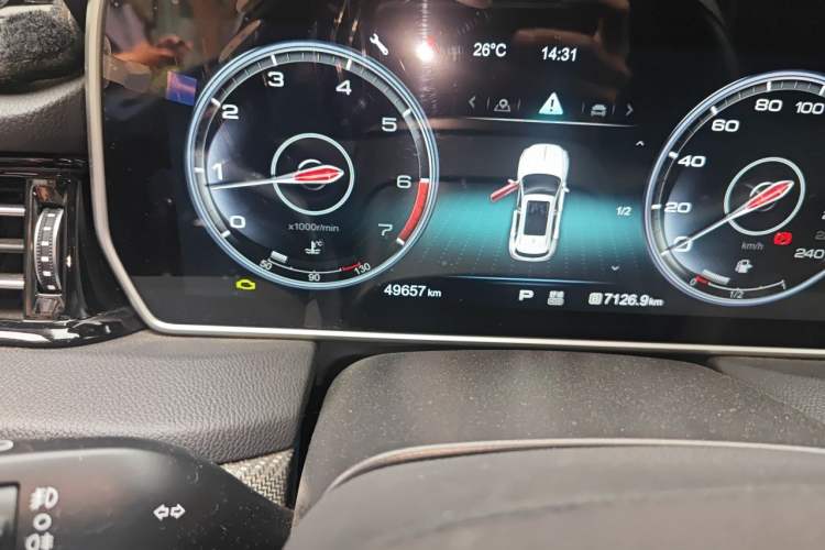 Used Hongqi HS5 2019 2.0T Smart Connect Flagship Edition Odometer Close Up