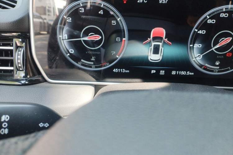 Used Hongqi HS5 2019 2.0T Smart Connect Flagship All-Wheel-Drive Version Odometer Close Up