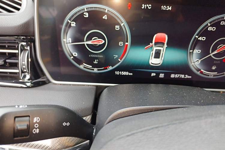 Used Hongqi HS5 2019 2.0T Smart Connect Flagship Edition Odometer Close Up