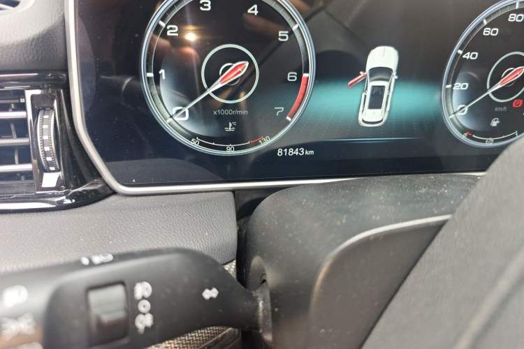 Used Hongqi HS5 2019 2.0T Smart Connect Flagship All-Wheel-Drive Version Odometer Close Up