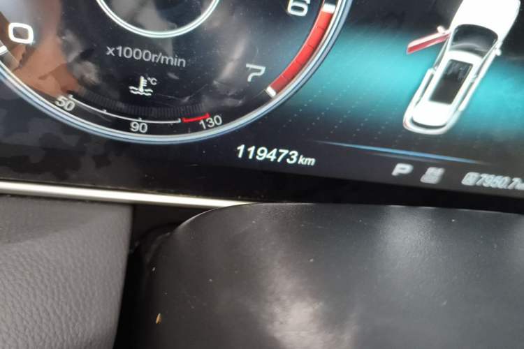 Used Hongqi HS5 2019 2.0T Smart Connect Flagship All-Wheel-Drive Version Odometer Close Up
