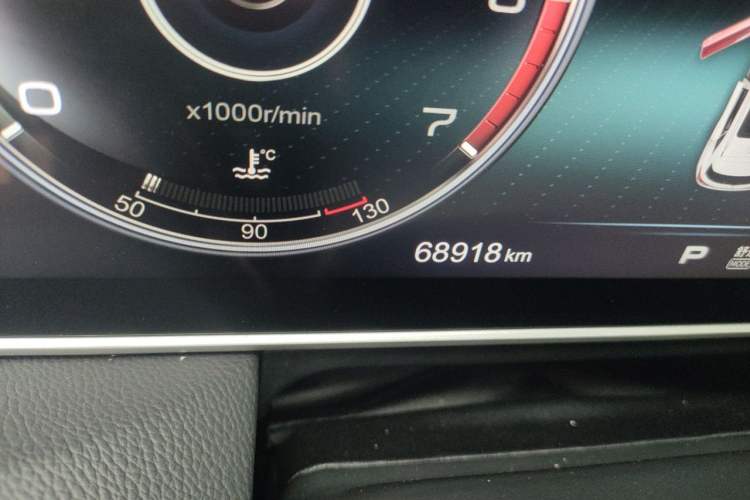 Used Hongqi HS5 2019 2.0T Smart Connect Flagship Edition Odometer Close Up