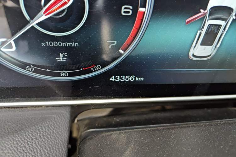 Used Hongqi HS5 2019 2.0T Smart Connect Flagship All-Wheel-Drive Version Odometer Close Up