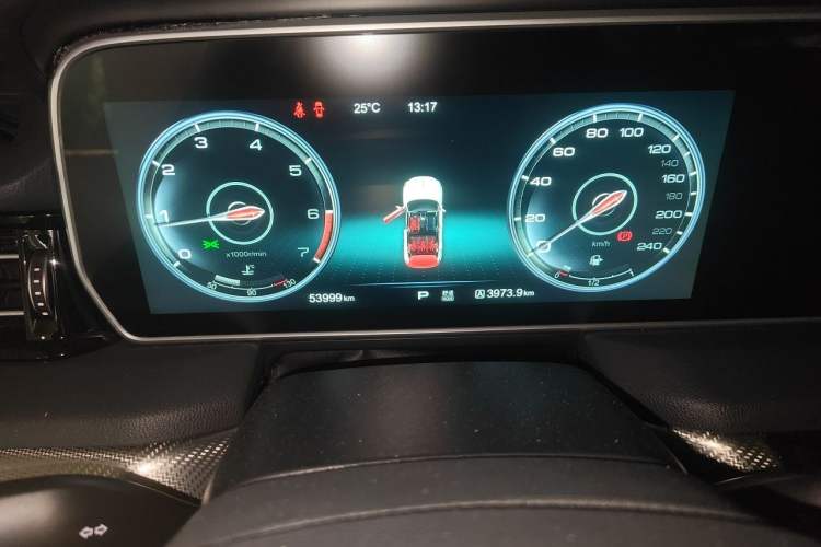 Used Hongqi HS5 2019 2.0T Smart Connect Flagship Edition Odometer Close Up