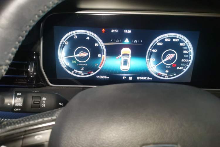 Used Hongqi HS5 2019 2.0T Smart Connect Flagship Edition Odometer Close Up