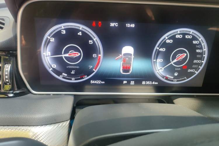 Used Hongqi HS5 2019 2.0T Smart Connect Flagship Edition Odometer Close Up