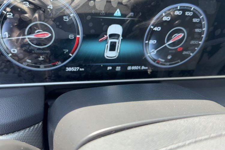Used Hongqi HS5 2019 2.0T Smart Connect Flagship Edition Odometer Close Up