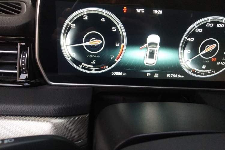 Used Hongqi HS5 2019 2.0T Smart Connect Flagship All-Wheel-Drive Version Odometer Close Up