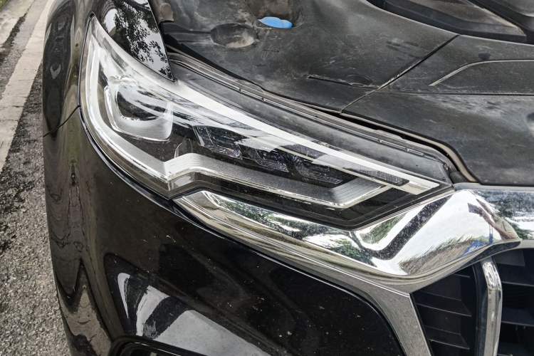Used Hongqi HS5 2019 2.0T Smart Connect Flagship All-Wheel-Drive Version Right Front Headlight