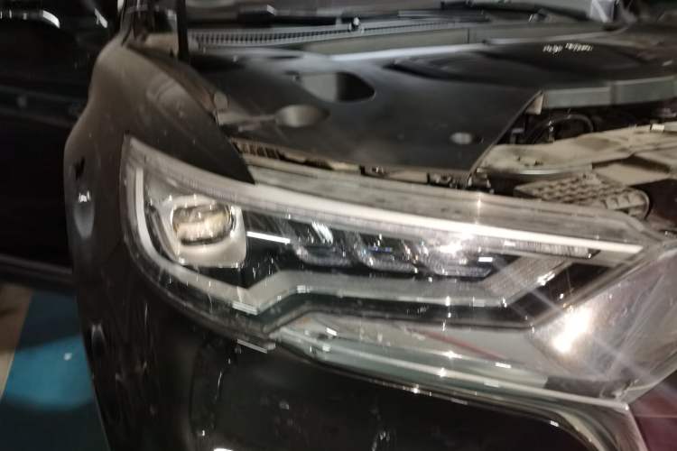 Used Hongqi HS5 2019 2.0T Smart Connect Flagship All-Wheel-Drive Version Right Front Headlight