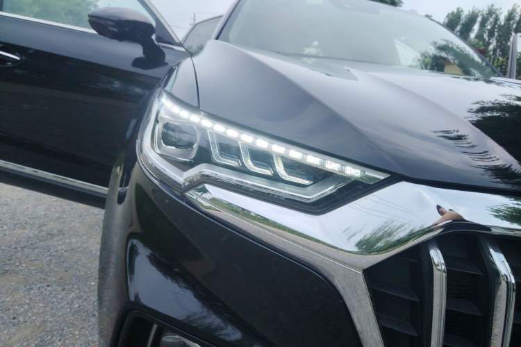Used Hongqi HS5 2019 2.0T Smart Connect Flagship All-Wheel-Drive Version Right Front Headlight