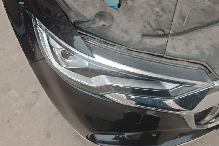 Used Hongqi HS5 2019 2.0T Smart Connect Flagship All-Wheel-Drive Version Right Front Headlight