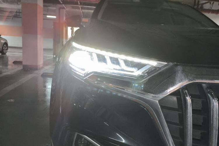 Used Hongqi HS5 2019 2.0T Smart Connect Flagship All-Wheel-Drive Version Right Front Headlight