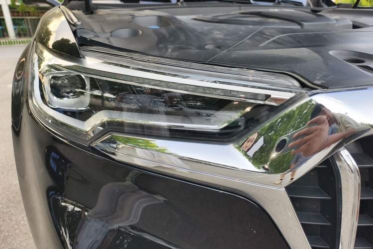 Used Hongqi HS5 2019 2.0T Smart Connect Flagship All-Wheel-Drive Version Right Front Headlight