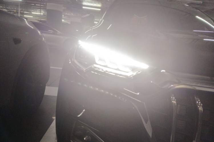 Used Hongqi HS5 2019 2.0T Smart Connect Flagship All-Wheel-Drive Version Right Front Headlight