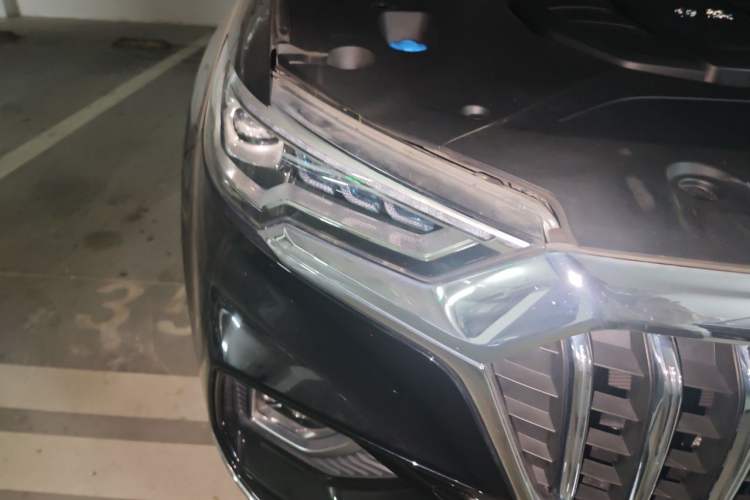 Used Hongqi HS5 2019 2.0T Smart Connect Flagship All-Wheel-Drive Version Right Front Headlight