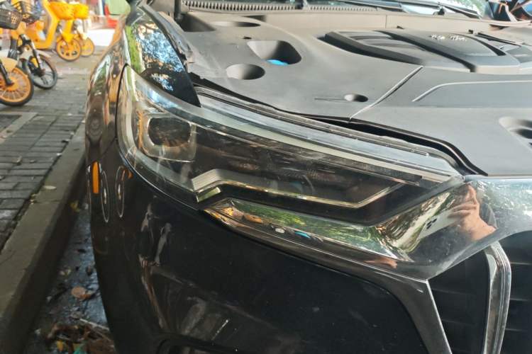 Used Hongqi HS5 2019 2.0T Smart Connect Flagship All-Wheel-Drive Version Right Front Headlight