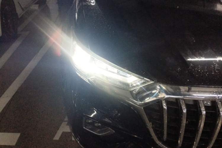 Used Hongqi HS5 2019 2.0T Smart Connect Flagship All-Wheel-Drive Version Right Front Headlight