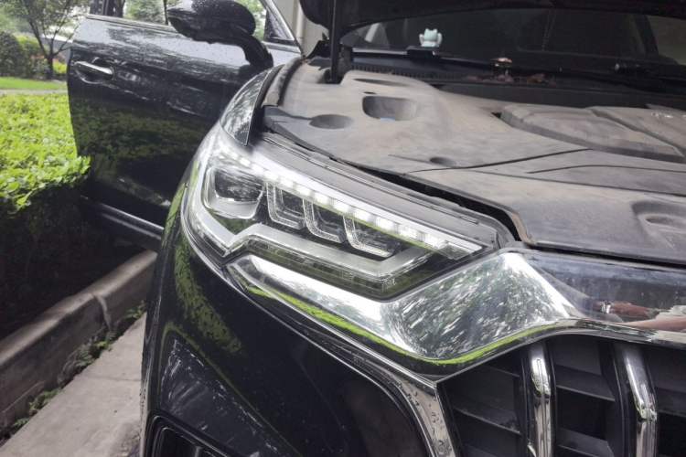 Used Hongqi HS5 2019 2.0T Smart Connect Flagship All-Wheel-Drive Version Right Front Headlight