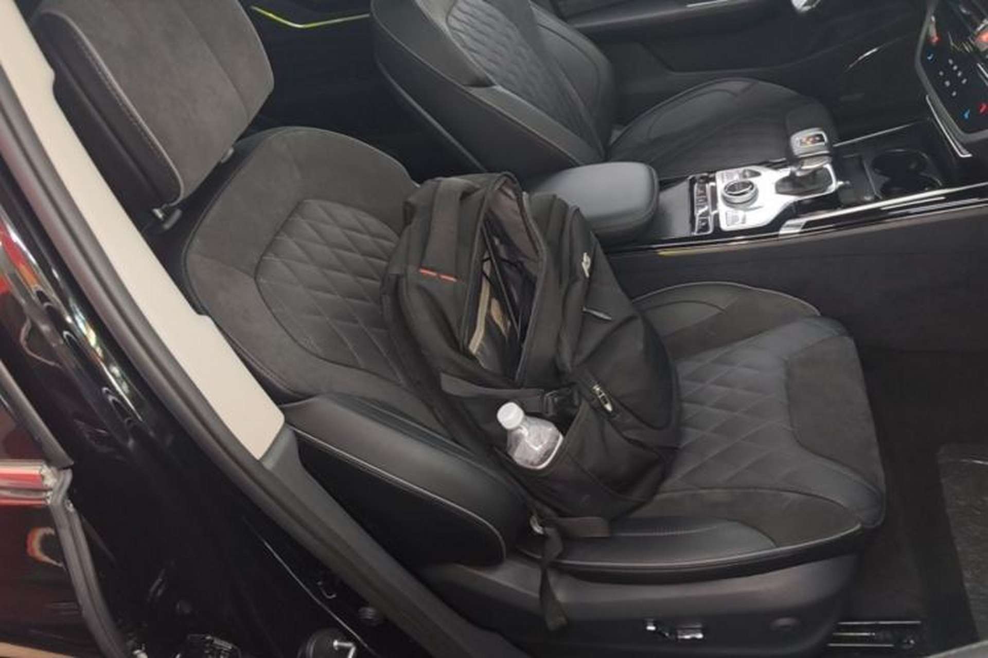 Used Hongqi HS5 2019 2.0T Smart Connect Flagship All-Wheel-Drive Version Right Front Seat