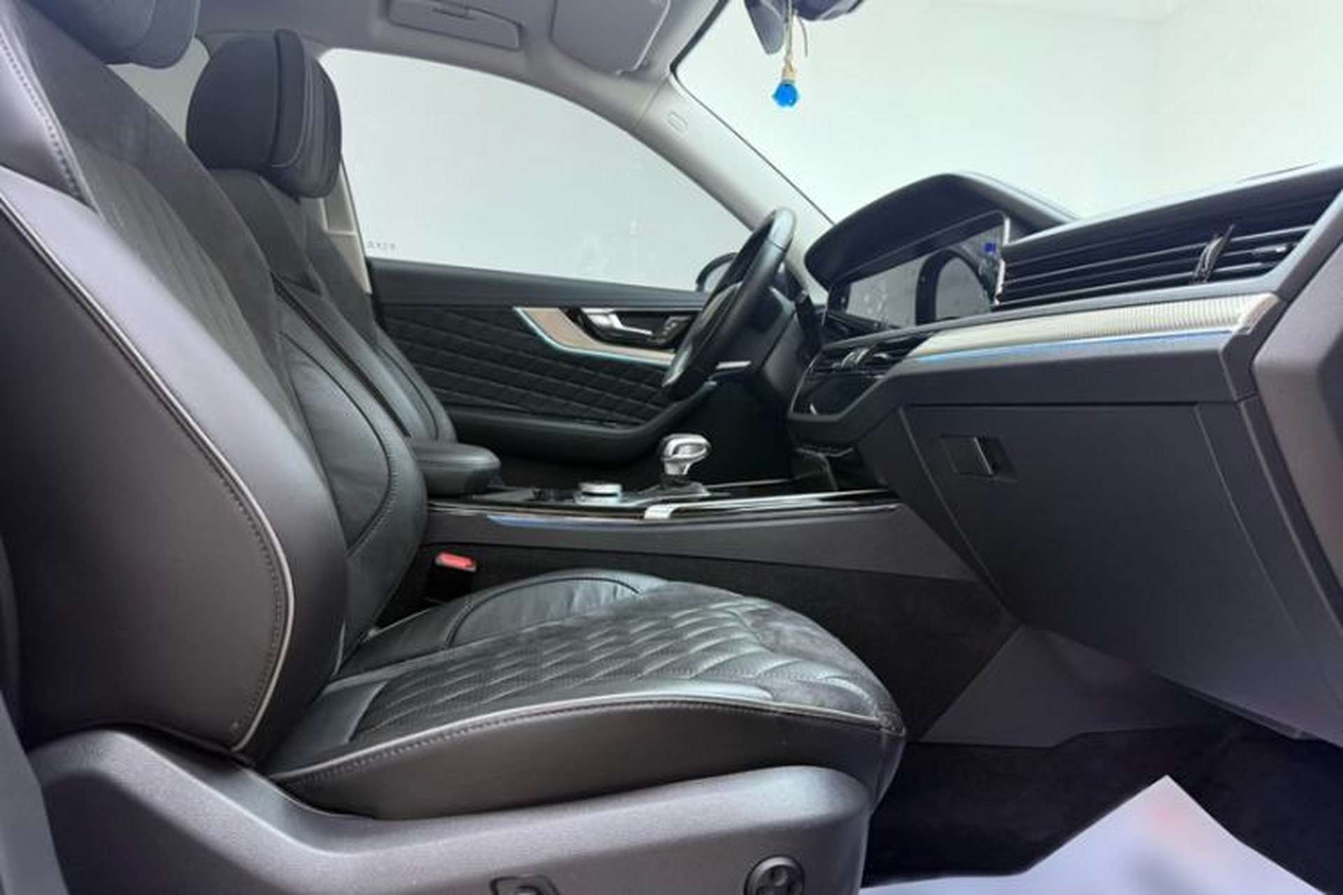 Used Hongqi HS5 2019 2.0T Smart Connect Flagship All-Wheel-Drive Version Right Front Seat