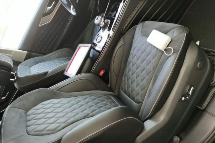 Used Hongqi HS5 2019 2.0T Smart Connect Flagship All-Wheel-Drive Version Right Front Seat