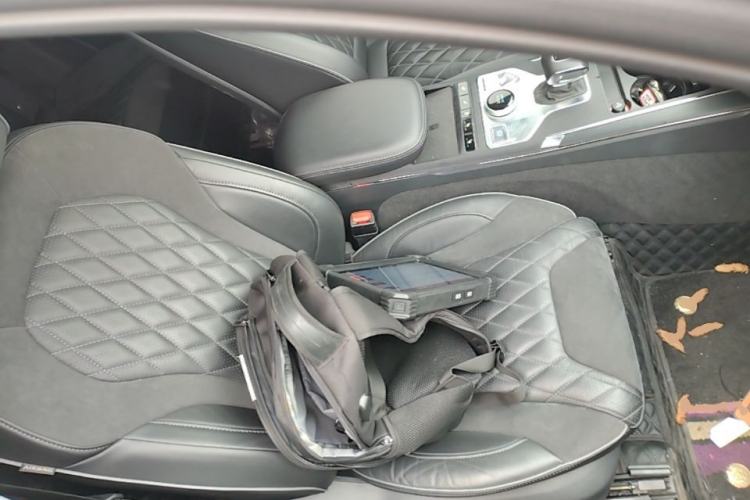 Used Hongqi HS5 2019 2.0T Smart Connect Flagship All-Wheel-Drive Version Right Front Seat