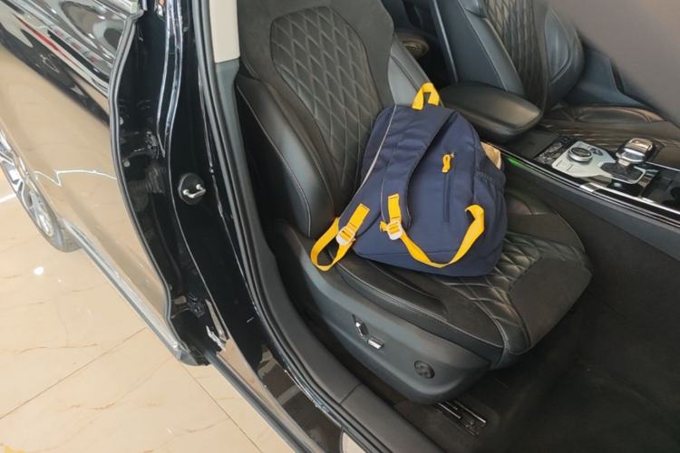 Used Hongqi HS5 2019 2.0T Smart Connect Flagship All-Wheel-Drive Version Right Front Seat