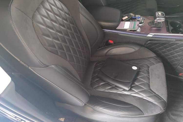 Used Hongqi HS5 2019 2.0T Smart Connect Flagship All-Wheel-Drive Version Right Front Seat