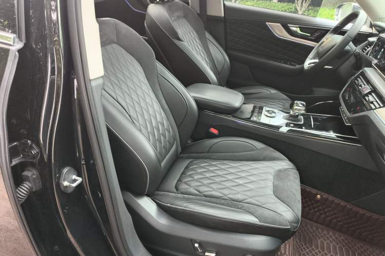 Used Hongqi HS5 2019 2.0T Smart Connect Flagship All-Wheel-Drive Version Right Front Seat