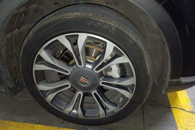 Used Hongqi HS5 2019 2.0T Smart Connect Flagship All-Wheel-Drive Version Right Front Wheel Hub