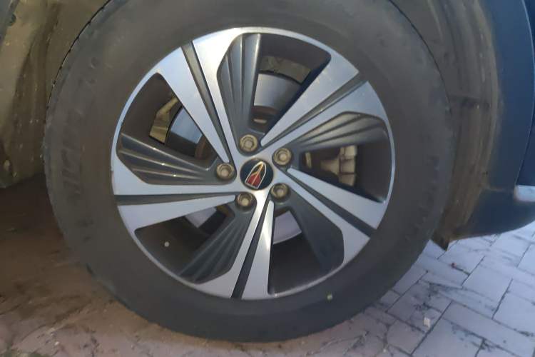 Used Hongqi HS5 2019 2.0T Smart Connect Flagship Edition Right Front Wheel Hub