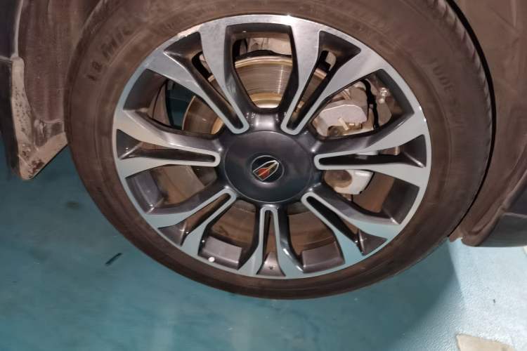 Used Hongqi HS5 2019 2.0T Smart Connect Flagship All-Wheel-Drive Version Right Front Wheel Hub