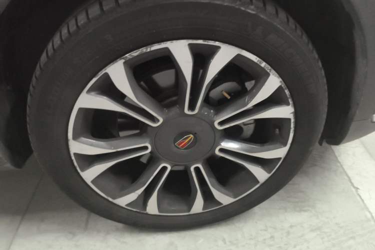 Used Hongqi HS5 2019 2.0T Smart Connect Flagship All-Wheel-Drive Version Right Front Wheel Hub
